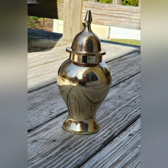 Vintage 9" Brass Ginger Jar with Lid Made In India By Decorative Crafts Inc. - Picture 4 of 5